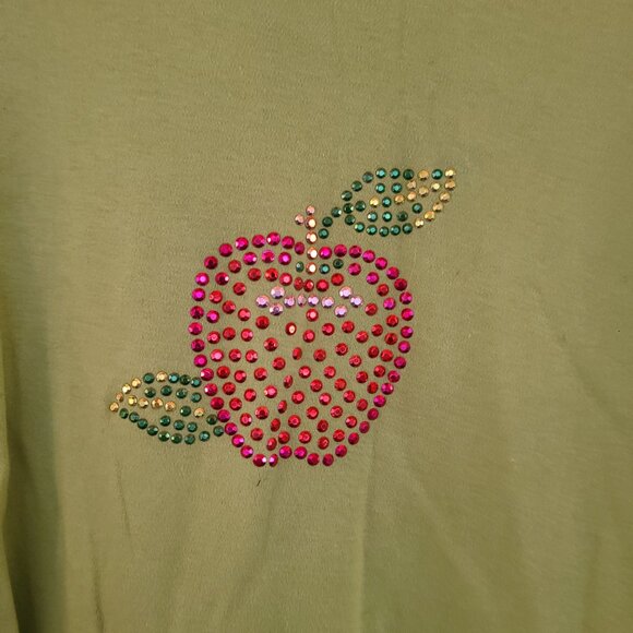 Quacker Factory Top Gems Size XL Long Sleeve Green With Apple Design - Picture 2 of 4
